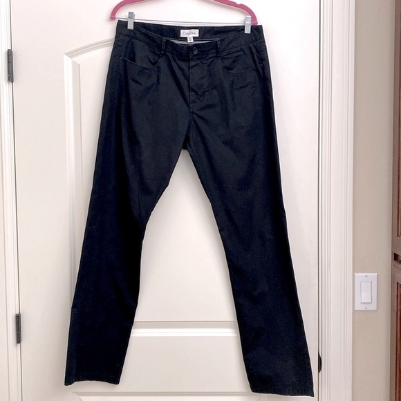 Calvin Klein Other - Calvin Klein Pants Men’s Body Fit Black 34’ X 32 straight leg Casual lightweight